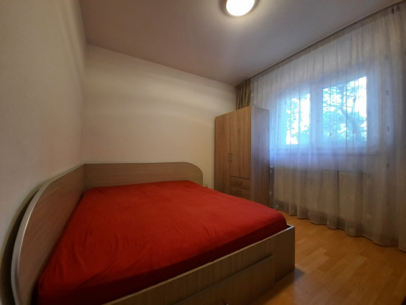 PARTER, 2 DORMITOARE, BUCATARIE MARE, STR BARCA, MARGEANULUI