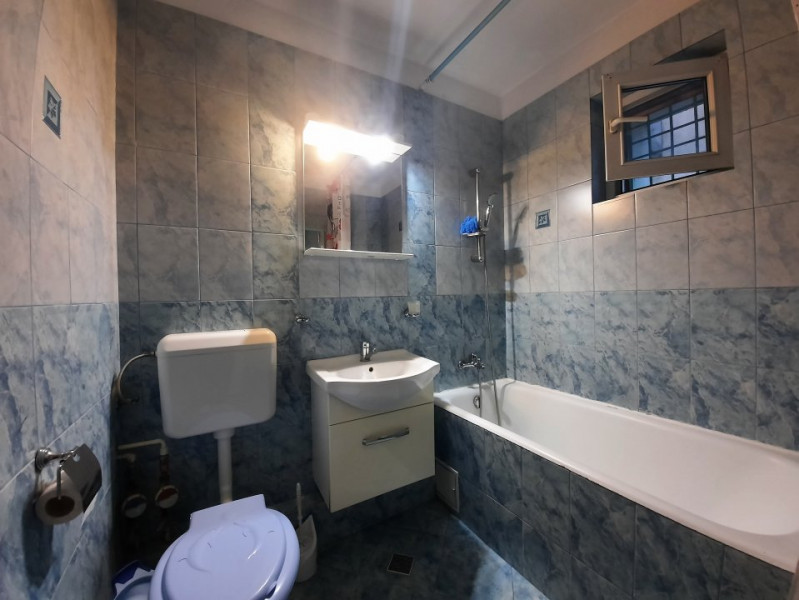 PARTER, 2 DORMITOARE, BUCATARIE MARE, STR BARCA, MARGEANULUI