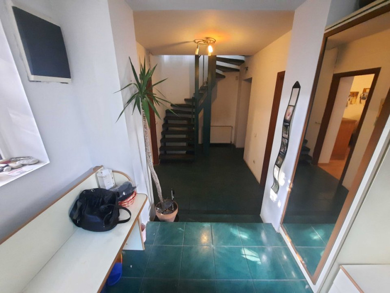 Inchiriez vila, versatila, 5 camere, curte, Splai-Mihai Bravu
