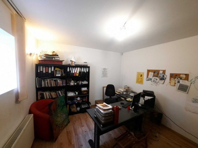 Inchiriez vila, versatila, 5 camere, curte, Splai-Mihai Bravu