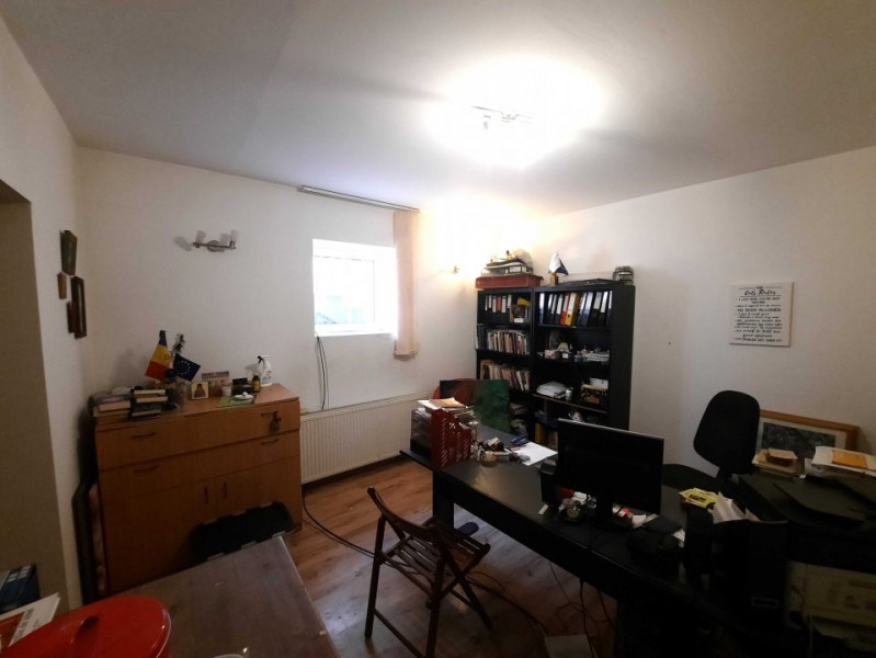 Inchiriez vila, versatila, 5 camere, curte, Splai-Mihai Bravu