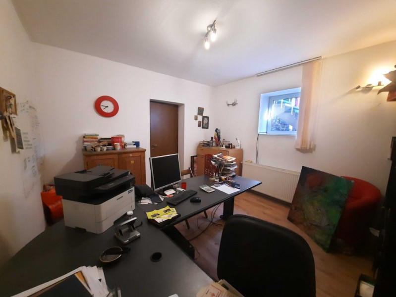 Inchiriez vila, versatila, 5 camere, curte, Splai-Mihai Bravu