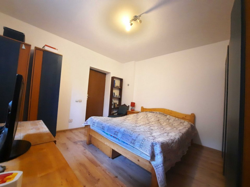 Inchiriez vila, versatila, 5 camere, curte, Splai-Mihai Bravu