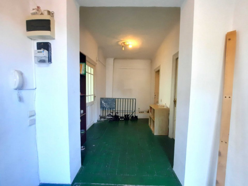 Inchiriez vila, versatila, 5 camere, curte, Splai-Mihai Bravu