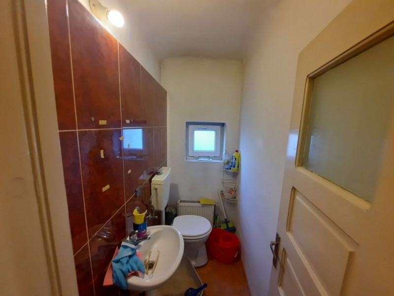 Inchiriez vila, versatila, 5 camere, curte, Splai-Mihai Bravu