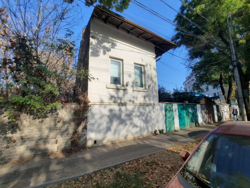Inchiriez vila, versatila, 5 camere, curte, Splai-Mihai Bravu