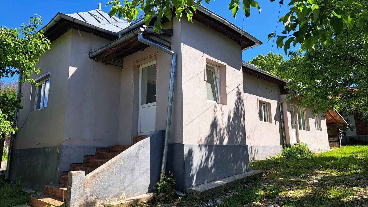 CASA SI LIVADA/ZONA DE DEALURI IMPADURITE/VALEA SCHEII/MANGA/VOINESTI/DAMBOVITA