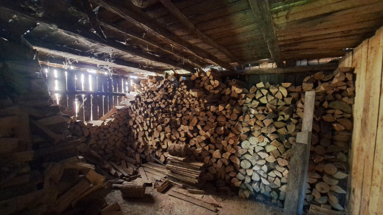CASA SI LIVADA/ZONA DE DEALURI IMPADURITE/VALEA SCHEII/MANGA/VOINESTI/DAMBOVITA