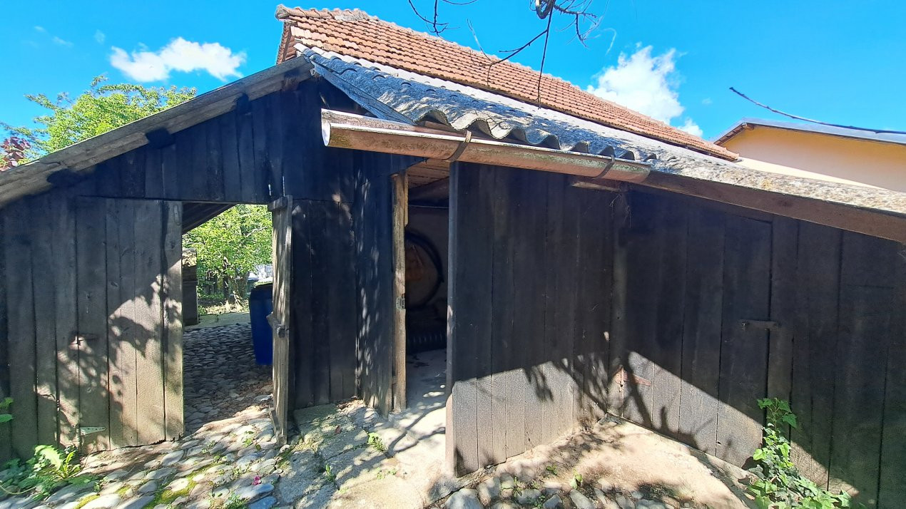 CASA SI LIVADA/ZONA DE DEALURI IMPADURITE/VALEA SCHEII/MANGA/VOINESTI/DAMBOVITA