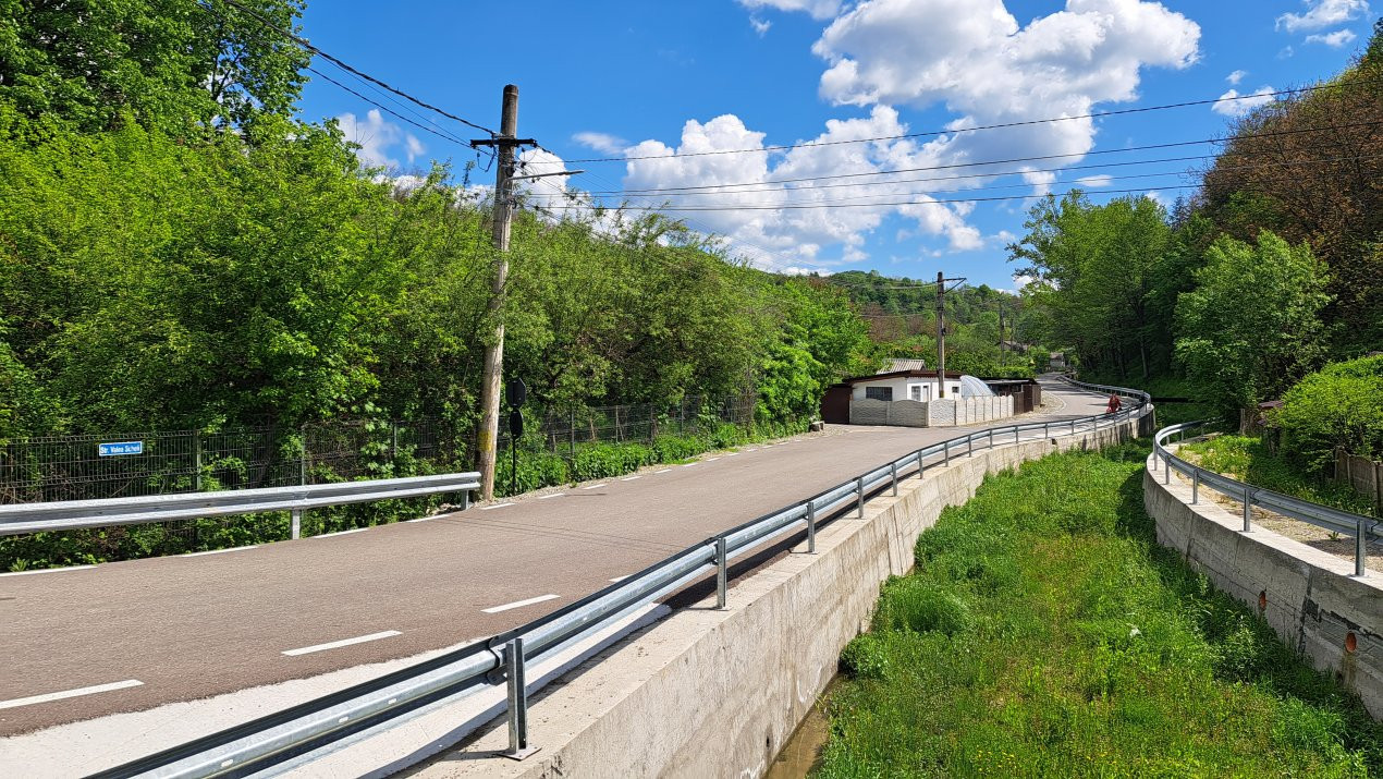CASA SI LIVADA/ZONA DE DEALURI IMPADURITE/VALEA SCHEII/MANGA/VOINESTI/DAMBOVITA