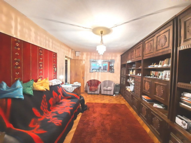 Vanzare 4 camere decomandat etaj 1, Piata Iancului