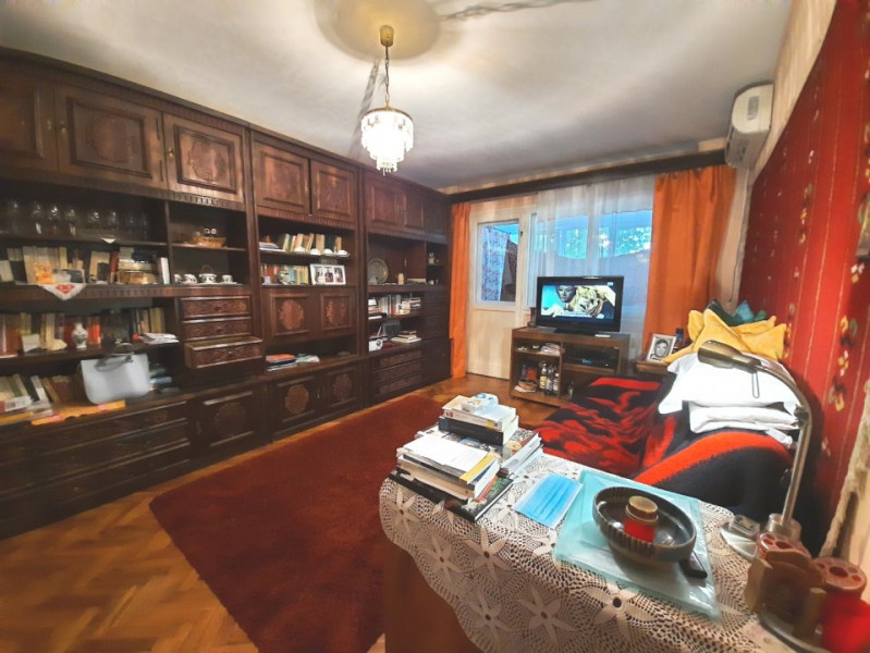 Vanzare 4 camere decomandat etaj 1, Piata Iancului