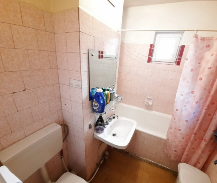 Vanzare 4 camere decomandat etaj 1, Piata Iancului