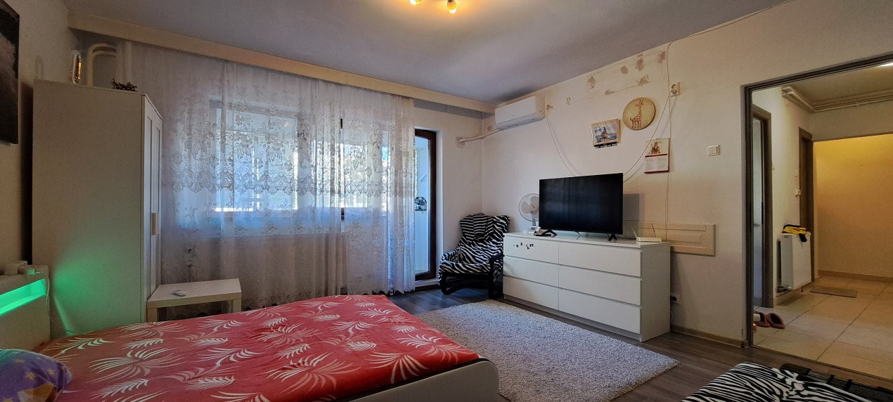 GARSONIERA / 1990 / DECOMANDATA / 42 mp /ET. 1 / STR. MAMULARI / PIATA UNIRII