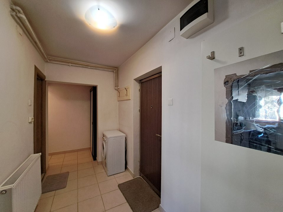 GARSONIERA / 1990 / DECOMANDATA / 42 mp /ET. 1 / STR. MAMULARI / PIATA UNIRII