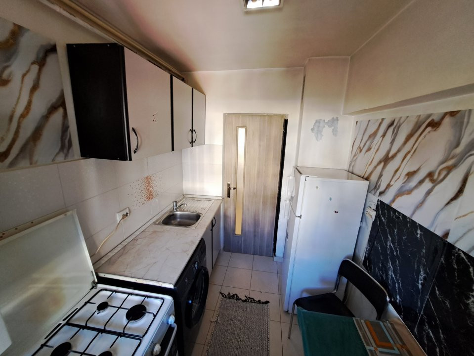 GARSONIERA / 1990 / DECOMANDATA / 42 mp /ET. 1 / STR. MAMULARI / PIATA UNIRII