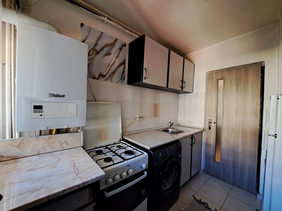 GARSONIERA / 1990 / DECOMANDATA / 42 mp /ET. 1 / STR. MAMULARI / PIATA UNIRII