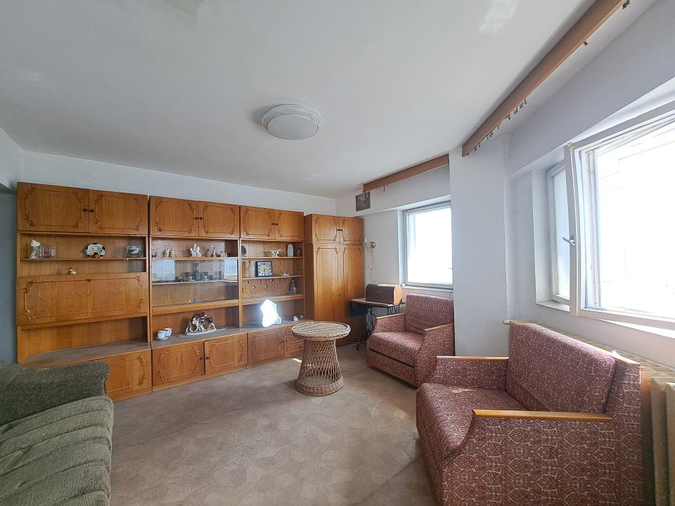 APARTAMENT/1984//50 mp/DOUA CAMERE/BALCON/DECOMANDAT/OBOR/PARC