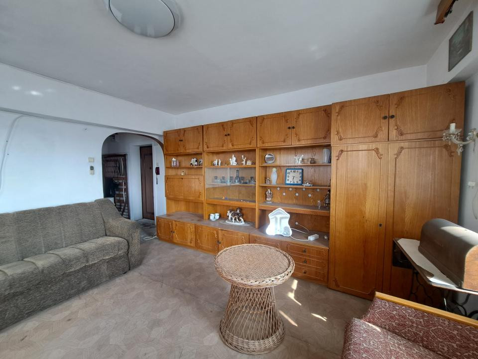 APARTAMENT/1984//50 mp/DOUA CAMERE/BALCON/DECOMANDAT/OBOR/PARC