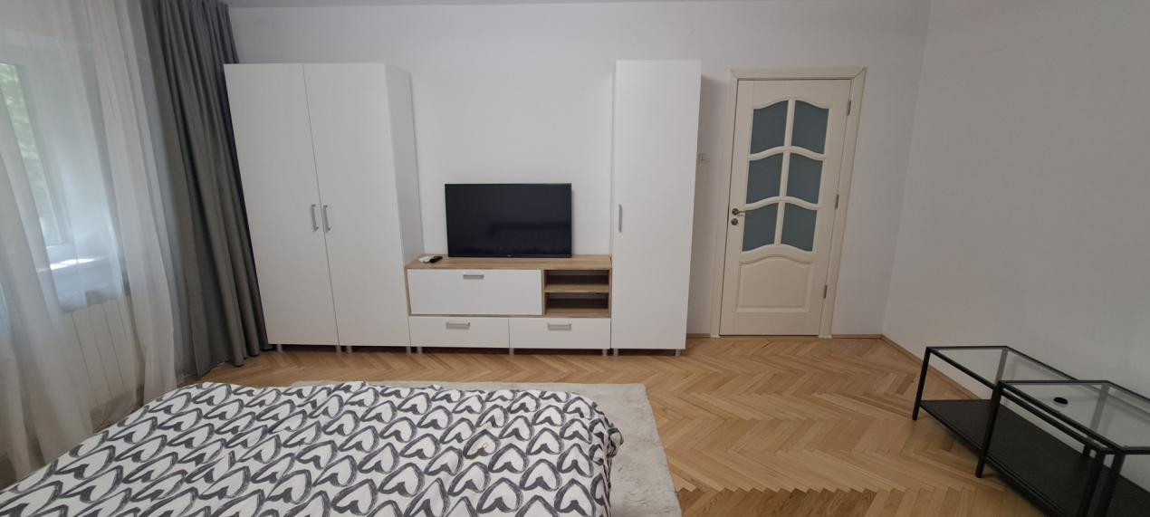 DE INCHIRIAT GARSONIERA DECOMANDATA - B-UL UNIRII