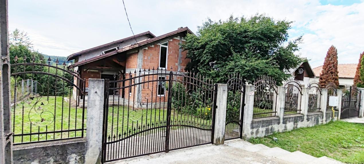 PROPRIETATE DEOSEBITA-CASA & LIVADA-SAT MANGA, COM. VOINESTI, JUD. DAMBOVITA