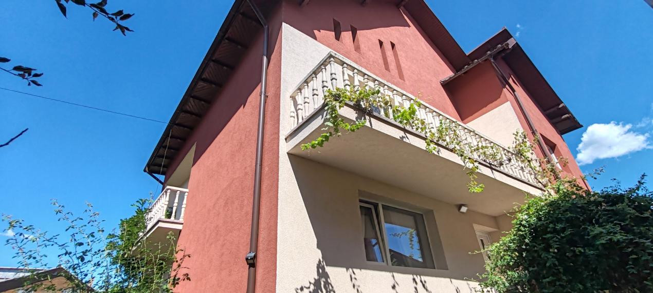 CASA ROMANEASCA IN VECHEA CETATE DE SCAUN - LANGA MANASTIREA CURTEA DE ARGES