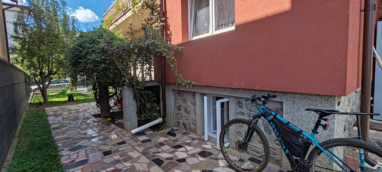 CASA ROMANEASCA IN VECHEA CETATE DE SCAUN - LANGA MANASTIREA CURTEA DE ARGES