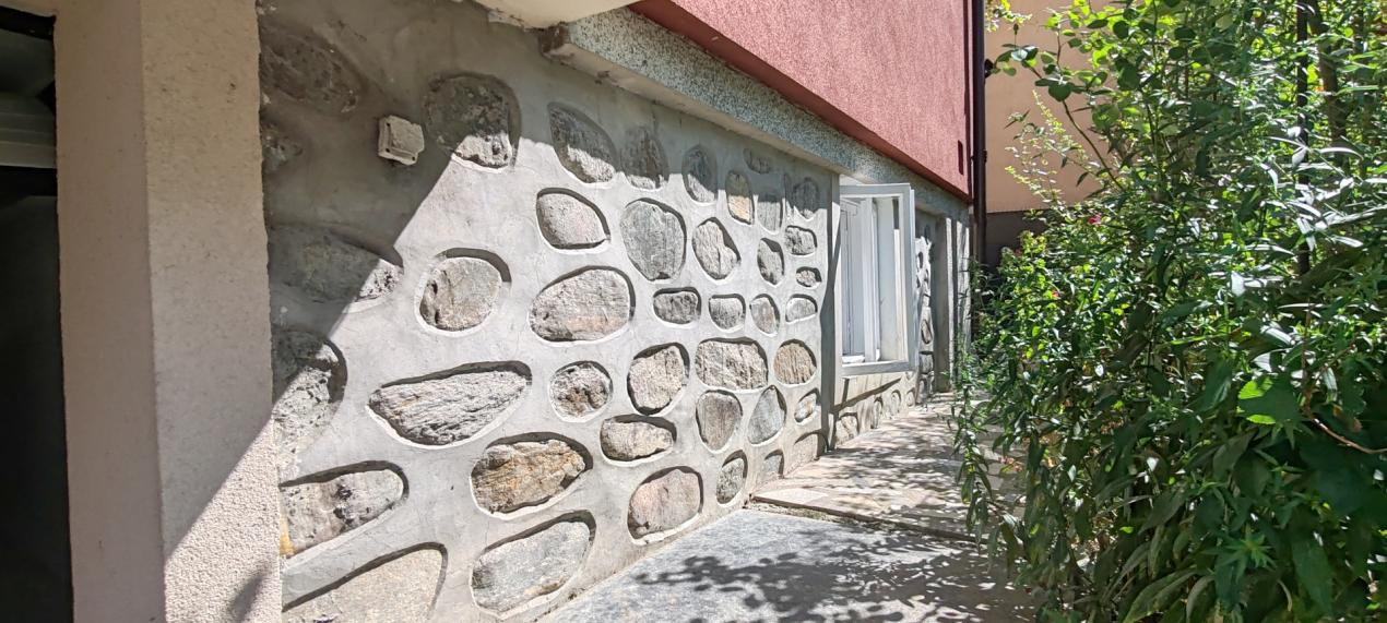 CASA ROMANEASCA IN VECHEA CETATE DE SCAUN - LANGA MANASTIREA CURTEA DE ARGES