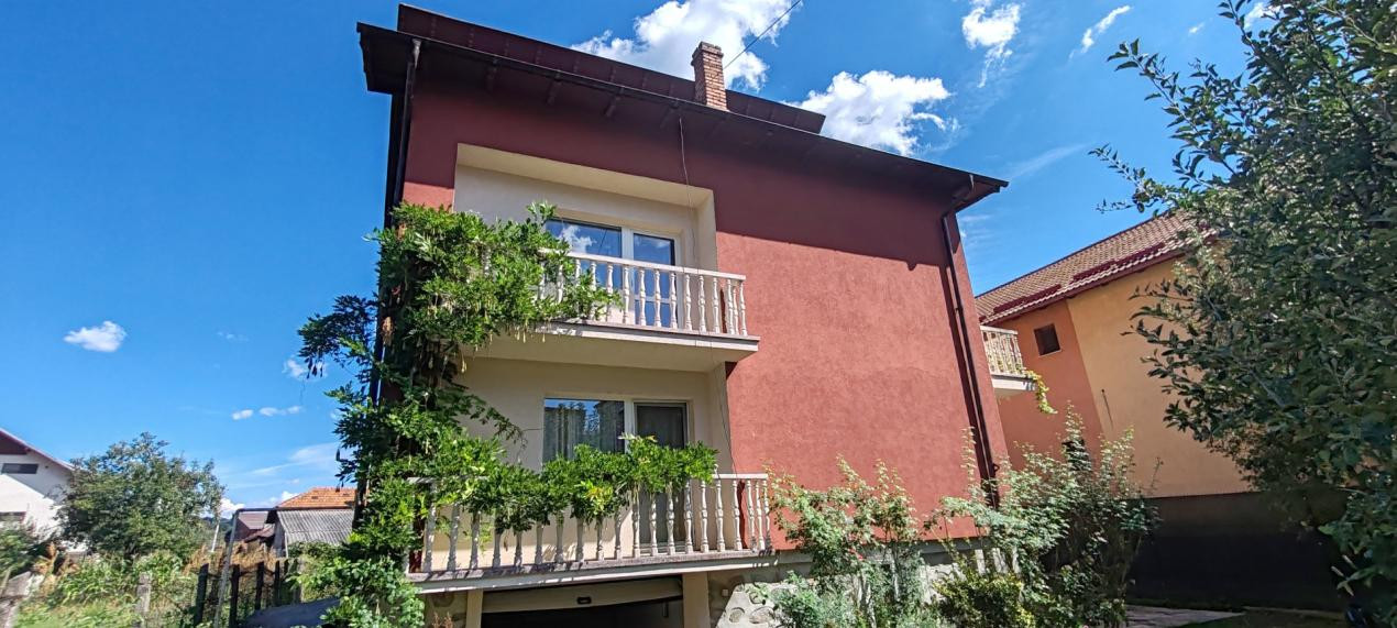 CASA ROMANEASCA IN VECHEA CETATE DE SCAUN - LANGA MANASTIREA CURTEA DE ARGES