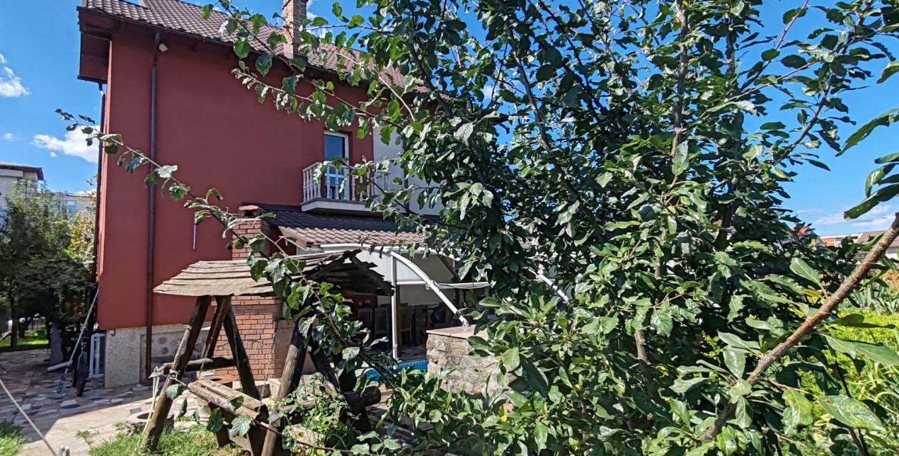 CASA ROMANEASCA IN VECHEA CETATE DE SCAUN - LANGA MANASTIREA CURTEA DE ARGES