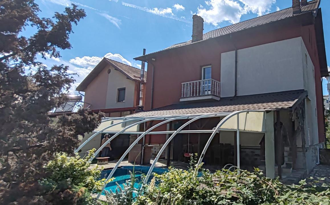 CASA ROMANEASCA IN VECHEA CETATE DE SCAUN - LANGA MANASTIREA CURTEA DE ARGES