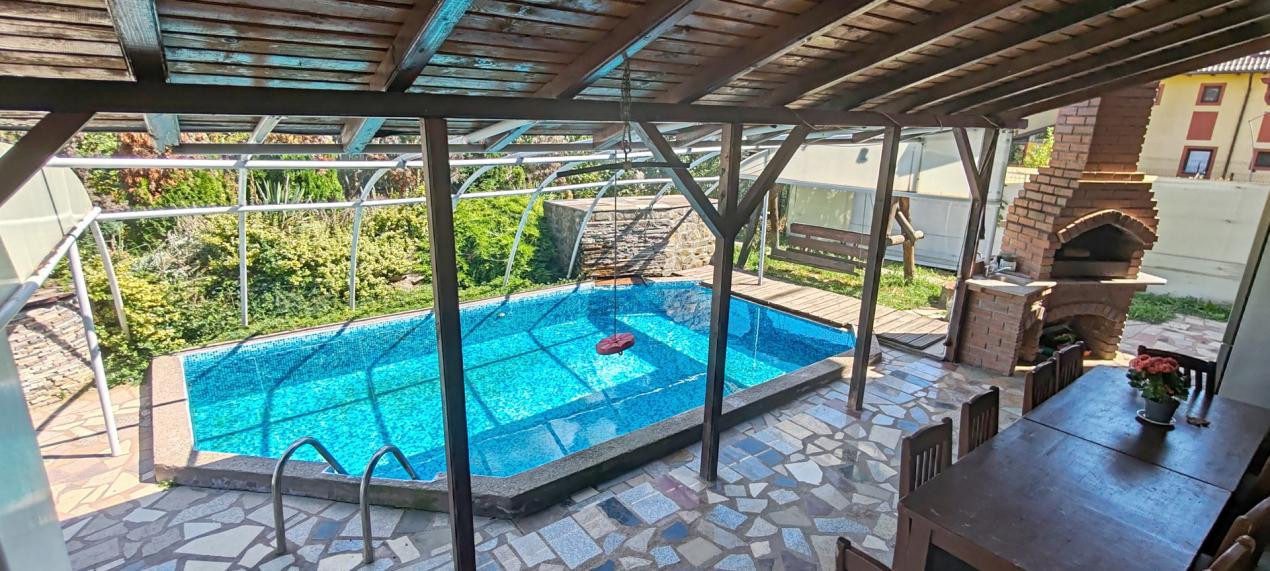 CASA ROMANEASCA IN VECHEA CETATE DE SCAUN - LANGA MANASTIREA CURTEA DE ARGES