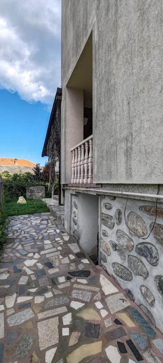 CASA ROMANEASCA IN VECHEA CETATE DE SCAUN - LANGA MANASTIREA CURTEA DE ARGES