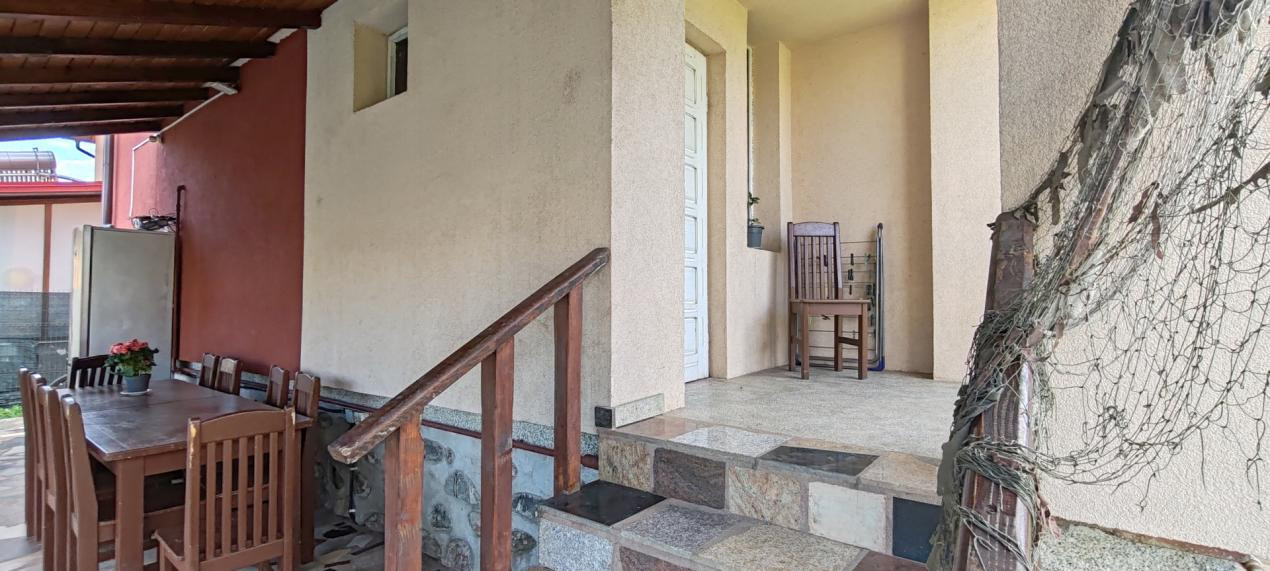 CASA ROMANEASCA IN VECHEA CETATE DE SCAUN - LANGA MANASTIREA CURTEA DE ARGES