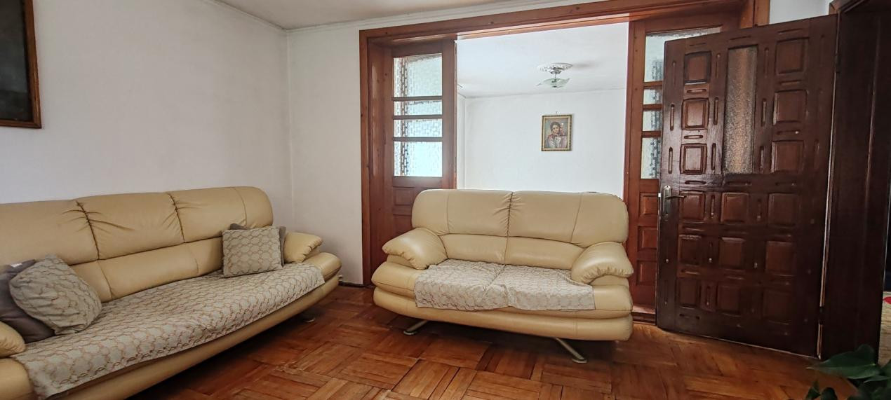 CASA ROMANEASCA IN VECHEA CETATE DE SCAUN - LANGA MANASTIREA CURTEA DE ARGES