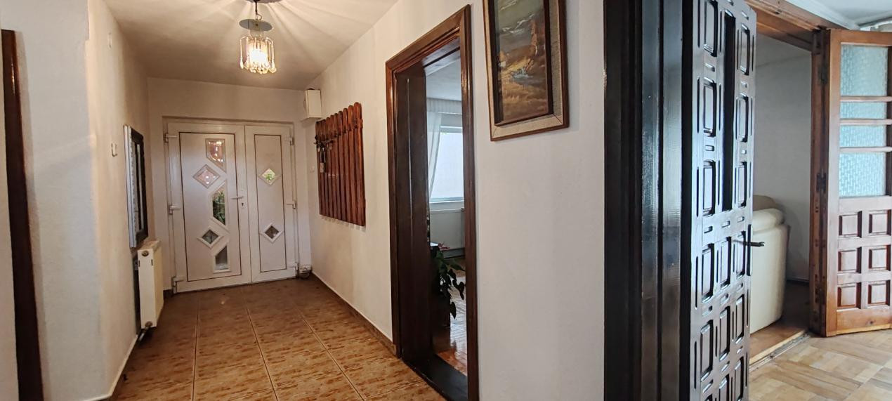 CASA ROMANEASCA IN VECHEA CETATE DE SCAUN - LANGA MANASTIREA CURTEA DE ARGES