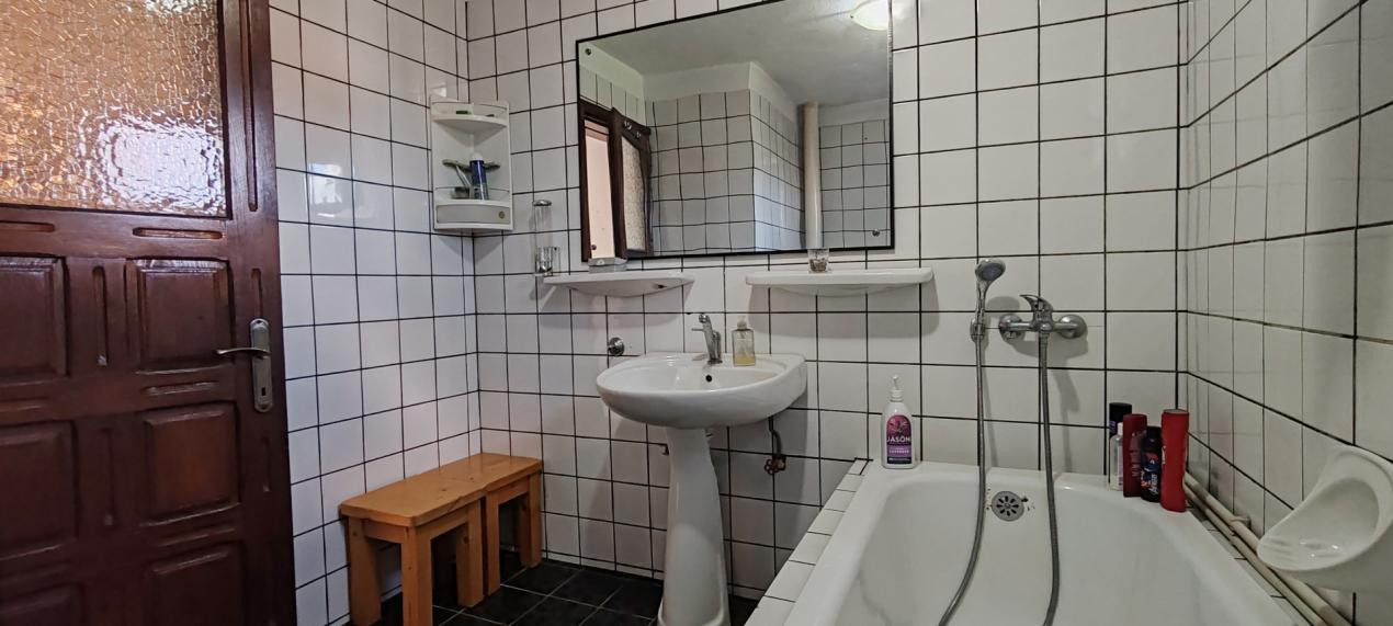 CASA ROMANEASCA IN VECHEA CETATE DE SCAUN - LANGA MANASTIREA CURTEA DE ARGES