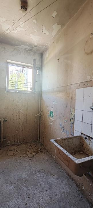 DE VANZARE/AP. 2 CAMERE/NECESTA RENOVARE TOTALA/ET. 6 DIN 8/STR. PRICOPAN/RAHOVA