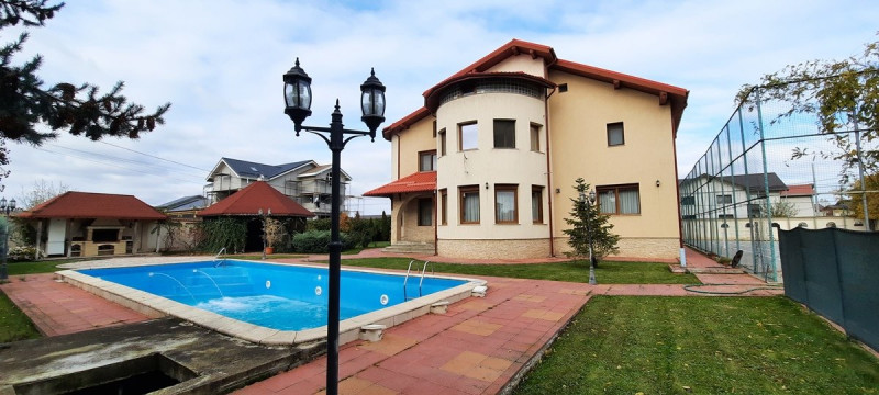 Vila superba cu piscina - 2200 mp - De vanzare - Domnesti