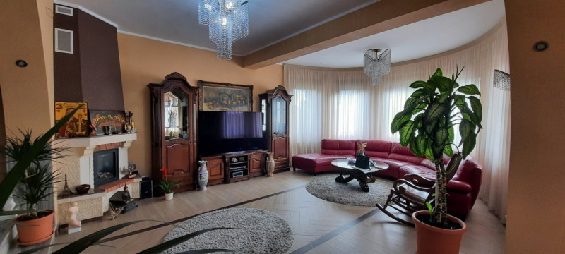 Vila superba cu piscina - 2200 mp - De vanzare - Domnesti