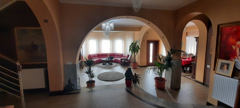 Vila superba cu piscina - 2200 mp - De vanzare - Domnesti