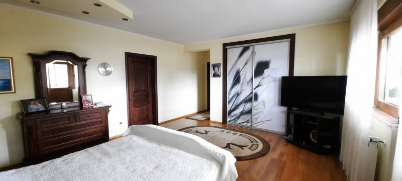 Vila superba cu piscina - 2200 mp - De vanzare - Domnesti