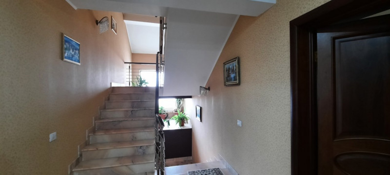 Vila superba cu piscina - 2200 mp - De vanzare - Domnesti