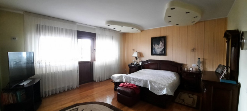 Vila superba cu piscina - 2200 mp - De vanzare - Domnesti