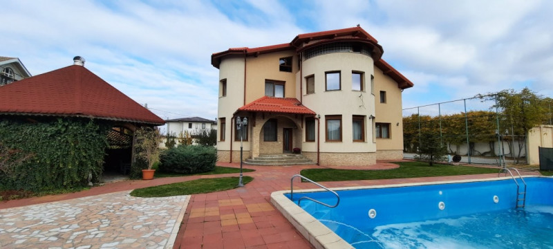 Vila superba cu piscina - 2200 mp - De vanzare - Domnesti