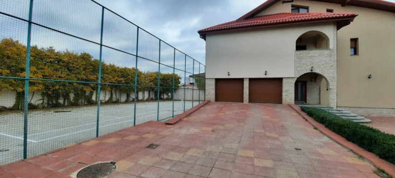 Vila superba cu piscina - 2200 mp - De vanzare - Domnesti