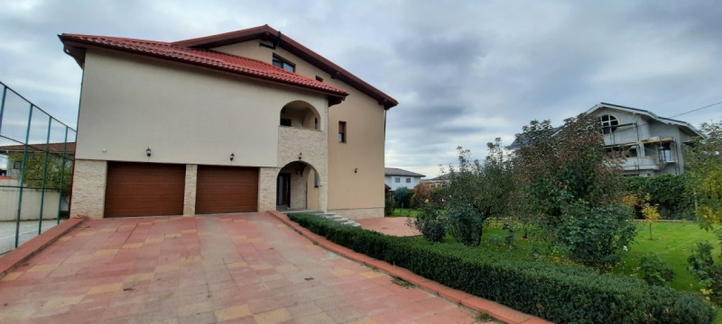 Vila superba cu piscina - 2200 mp - De vanzare - Domnesti
