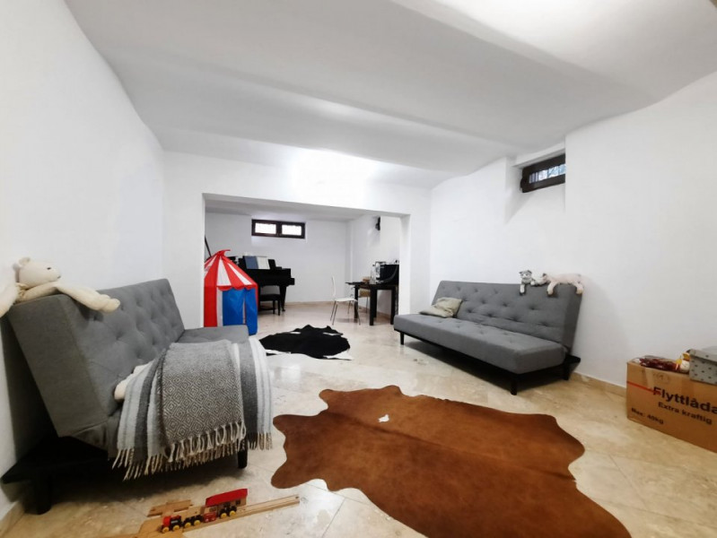 Vanzare parte din vila, la curte, Parcul Cismigiu, Casa Radio