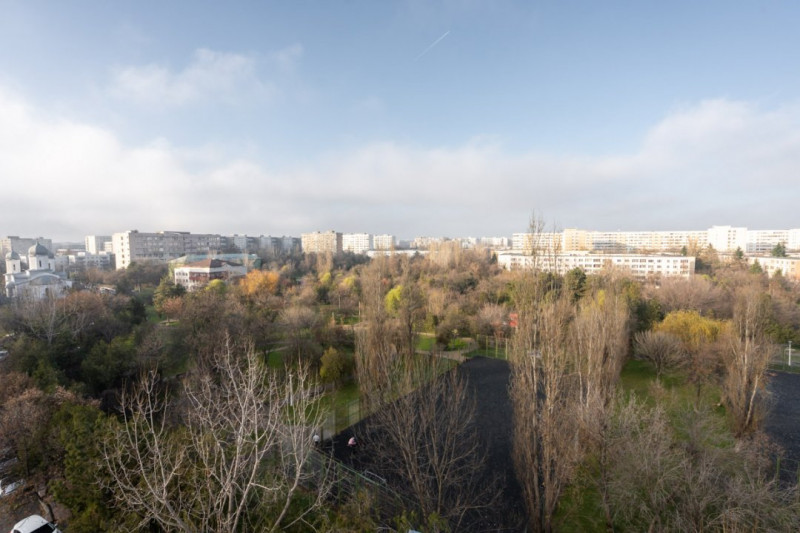 SPATII DE INCHIRIAT, CLADIRE DE BIROURI, LANGA STATIA DE METROU TITAN 