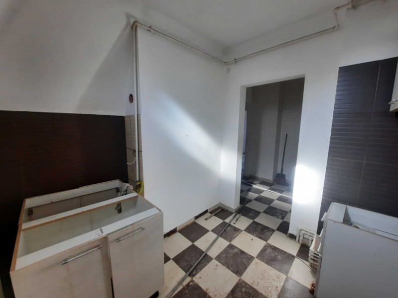 Foisorul de Foc, 2 camere plus pod, mult potential, in vila P+1